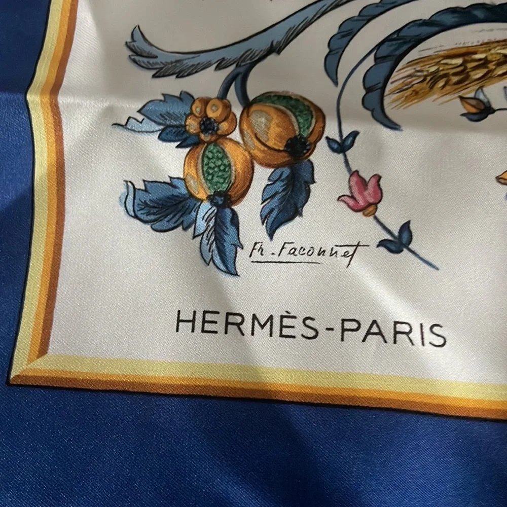 HERMÈS Ceres Silk Twill Scarf 90cm, excellent condition, worn twice. Deep Royal.